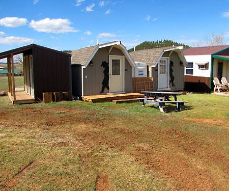 Hotel Suzies Camp Sturgis Exterior foto