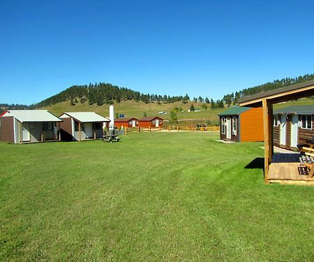 Hotel Suzies Camp Sturgis Exterior foto