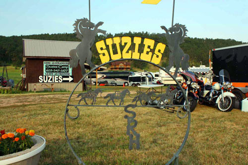 Hotel Suzies Camp Sturgis Exterior foto